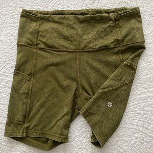 lululemon Fast and Free acid wash green short 6”